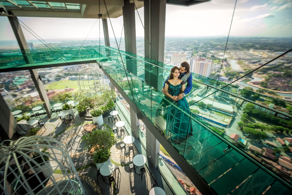Capturing everlasting love at The Shore Sky Tower, a stunning location for pre-wedding photoshoots in Melaka. The couple stands against the breathtaking cityscape, embracing the romance and beauty of Melaka. Bridal Melaka - Lees Wedding offers expert services to ensure your pre-wedding photoshoot is a cherished and memorable experience. Discover the perfect backdrop for your love story at The Shore Sky Tower.
