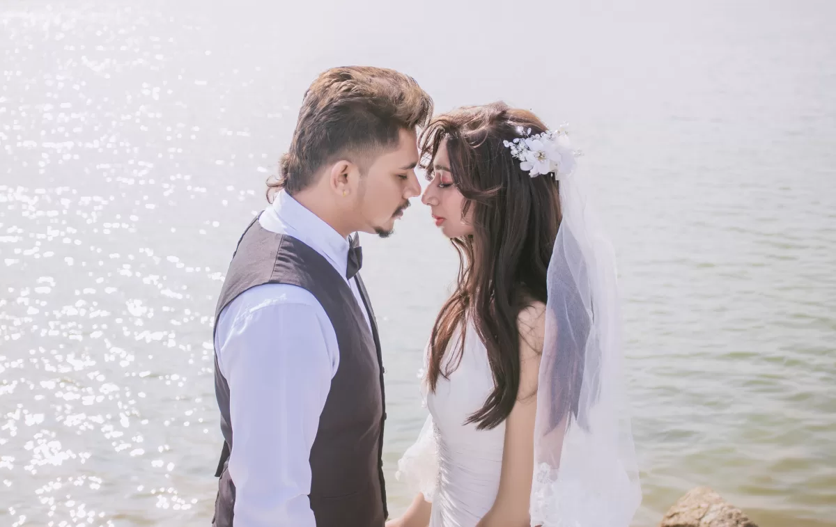 Wedding Photoshoot at the beach in Malaka, Malaysia by Lees Wedding Melaka